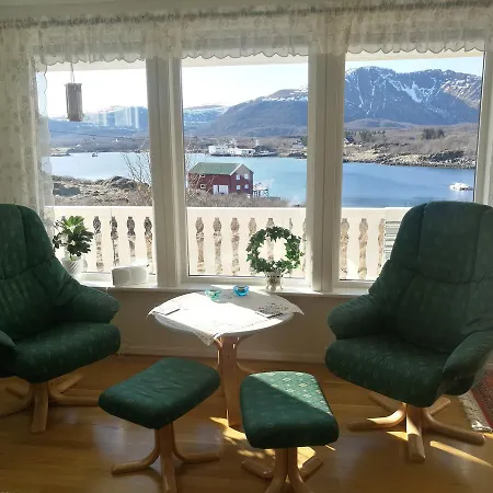 House By The Sea 펜션